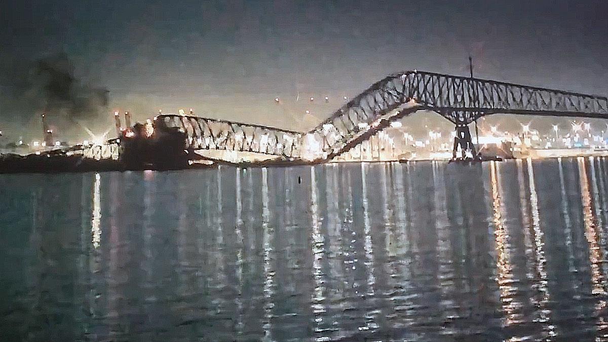 Un barco carguero  impacta contra el puente Francis Scott Key en Baltimore