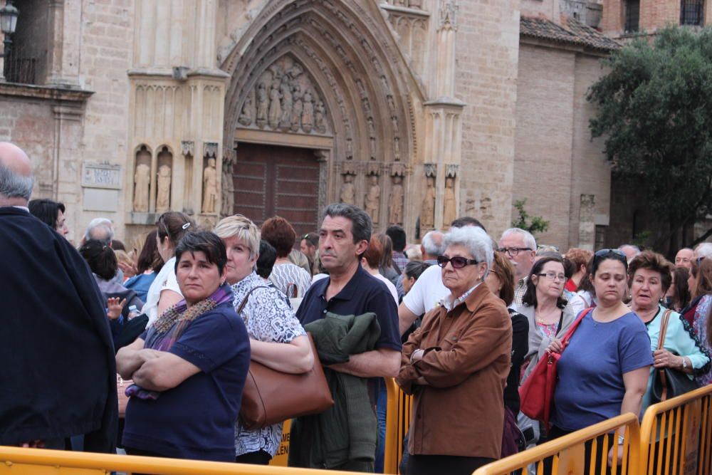 Besamanos a la Virgen de los Desamparados