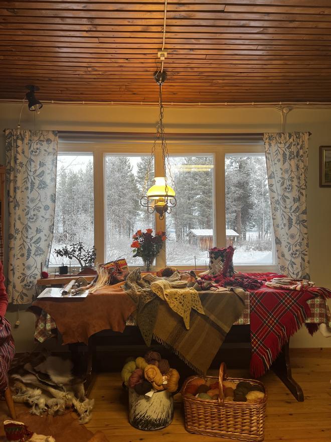 Interior de casa Sami en Laponia