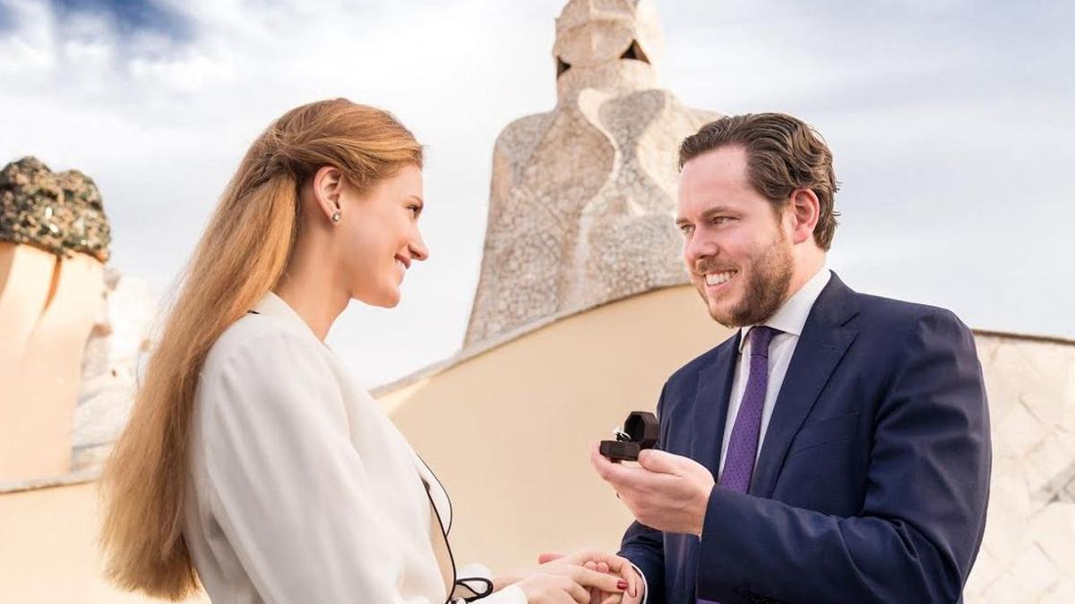 El joyero Jordi Rabat recomienda el terrado repleto de mágicas chimeneas de La Pedrera como escenario para pedir matrimonio