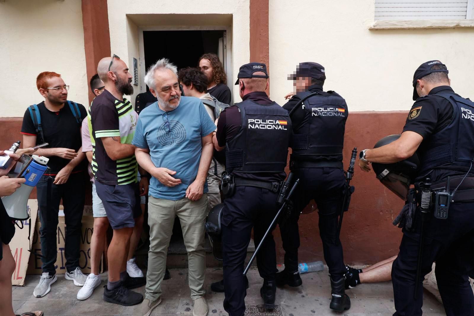 Desalojan a una familia con un hijo de cuatro años en Alicante