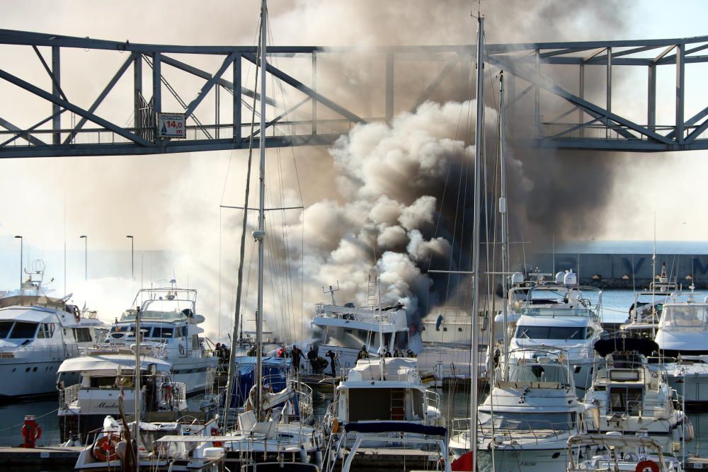 Incendi al Port Fòrum, a Sant Adrià del Besós