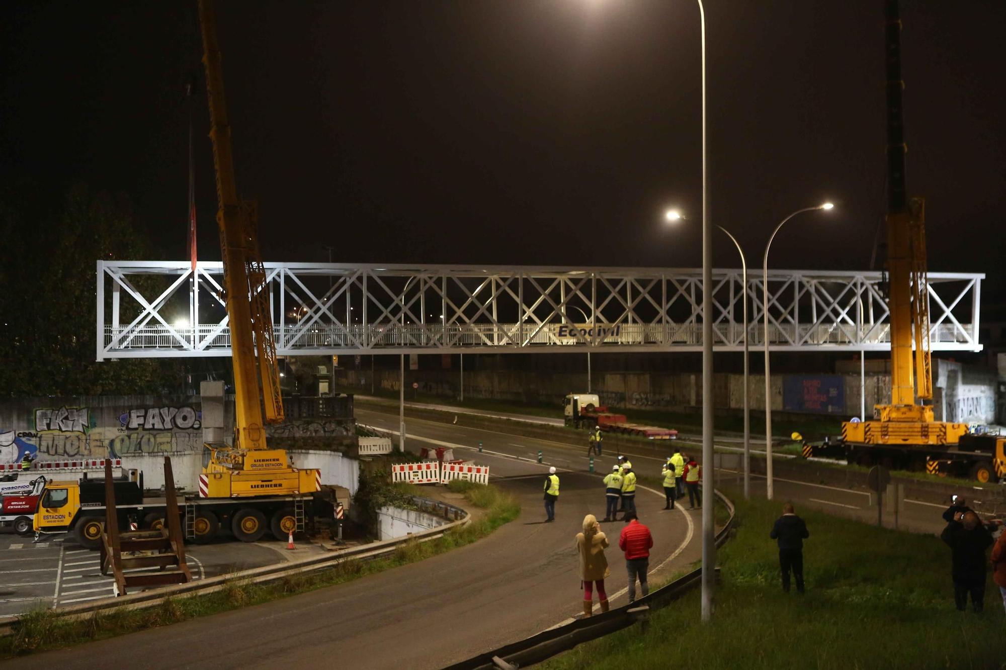 Corte de tráfico nocturno en Alfonso Molina para la instalación de la pasarela de Pedralonga