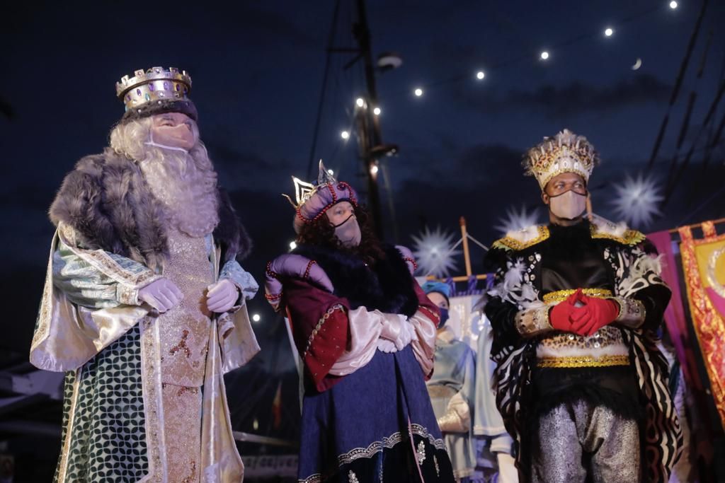 Los Reyes Magos recorren Palma en una Cabalgata sin caramelos y adaptada a la covid