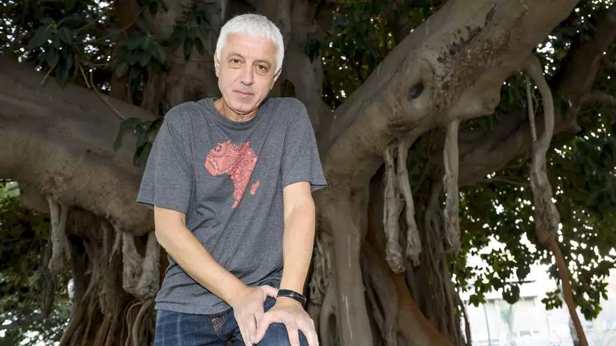 El profesor, investigador y divulgador científico Xurxo Mariño presenta su libro "Neuronas para la emoción" en la Sede UA