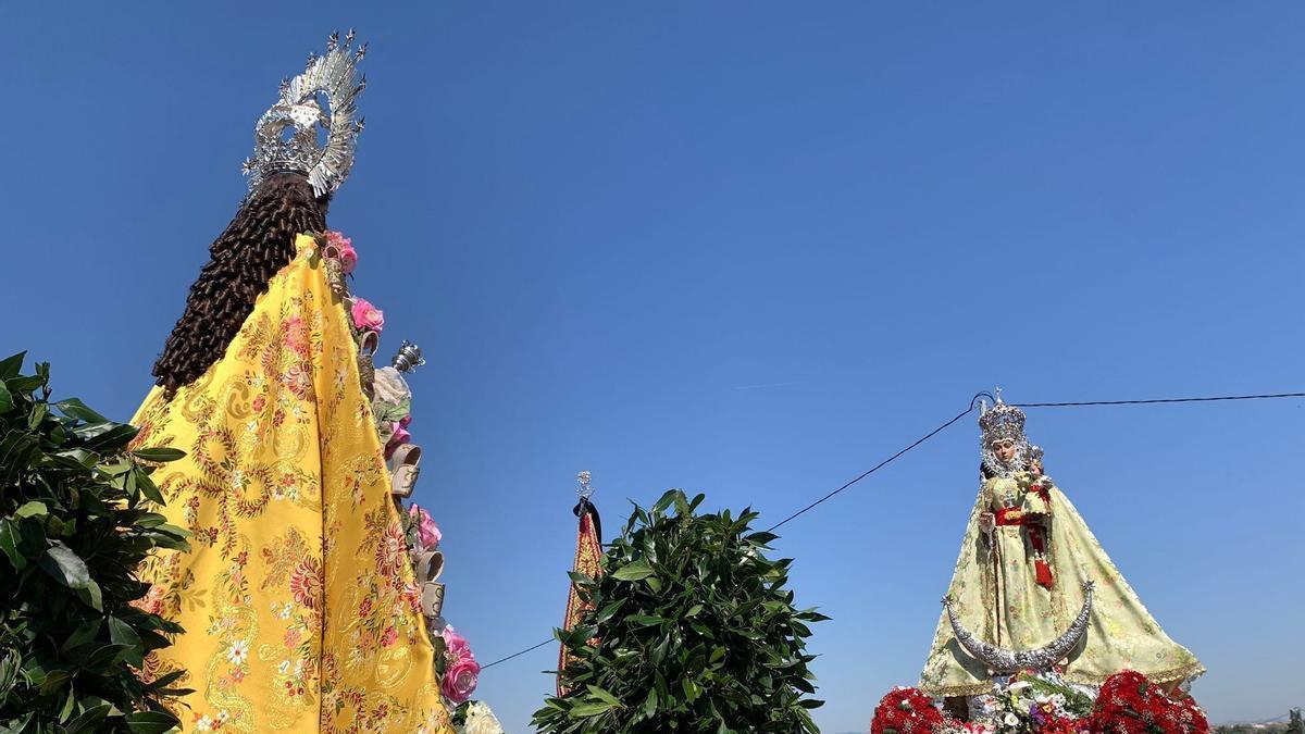 Encuentro de la virgen de Loreto, patrona de Algezares, y La Fuensanta en el puente del Reguerón.