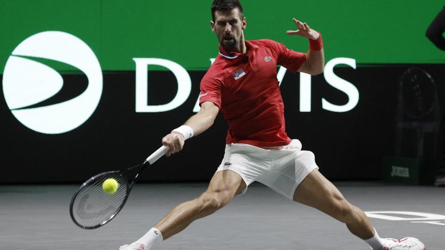 Djokovic sigue intratable y da a Serbia el pase en la Davis por la vía rápida