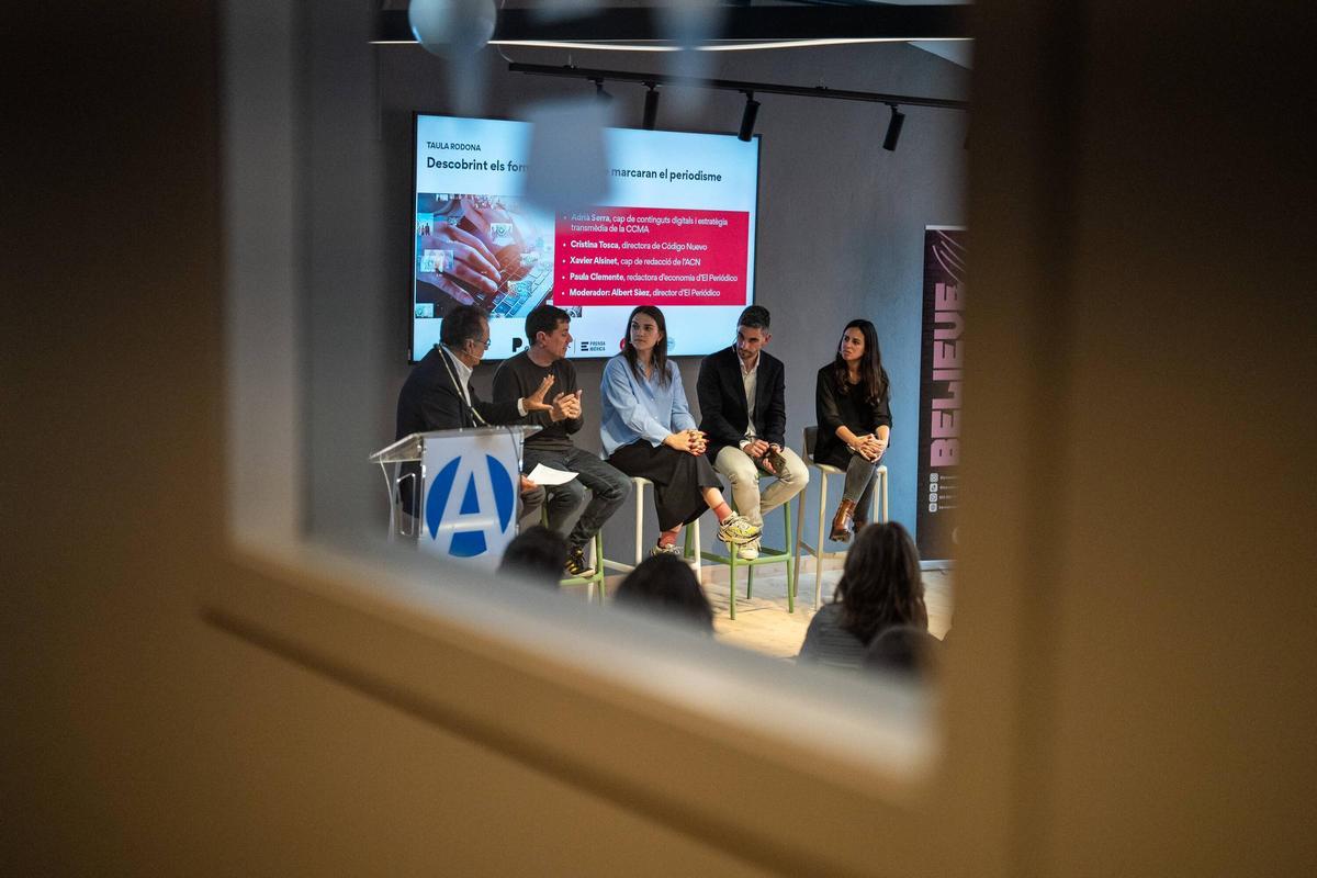 Mesa redonda sobre el futuro del periodismo