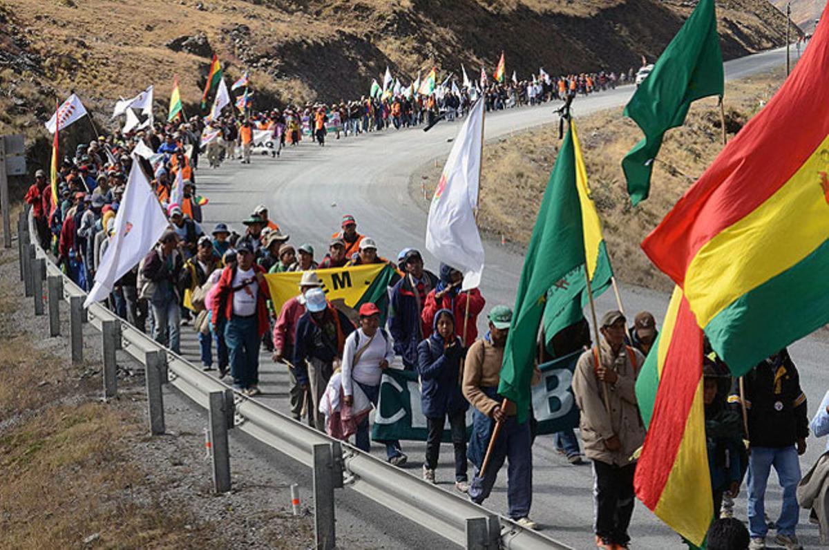 Indígenes bolivians marxen cap a La Paz en defensa de la reserva natural de Tipnis.