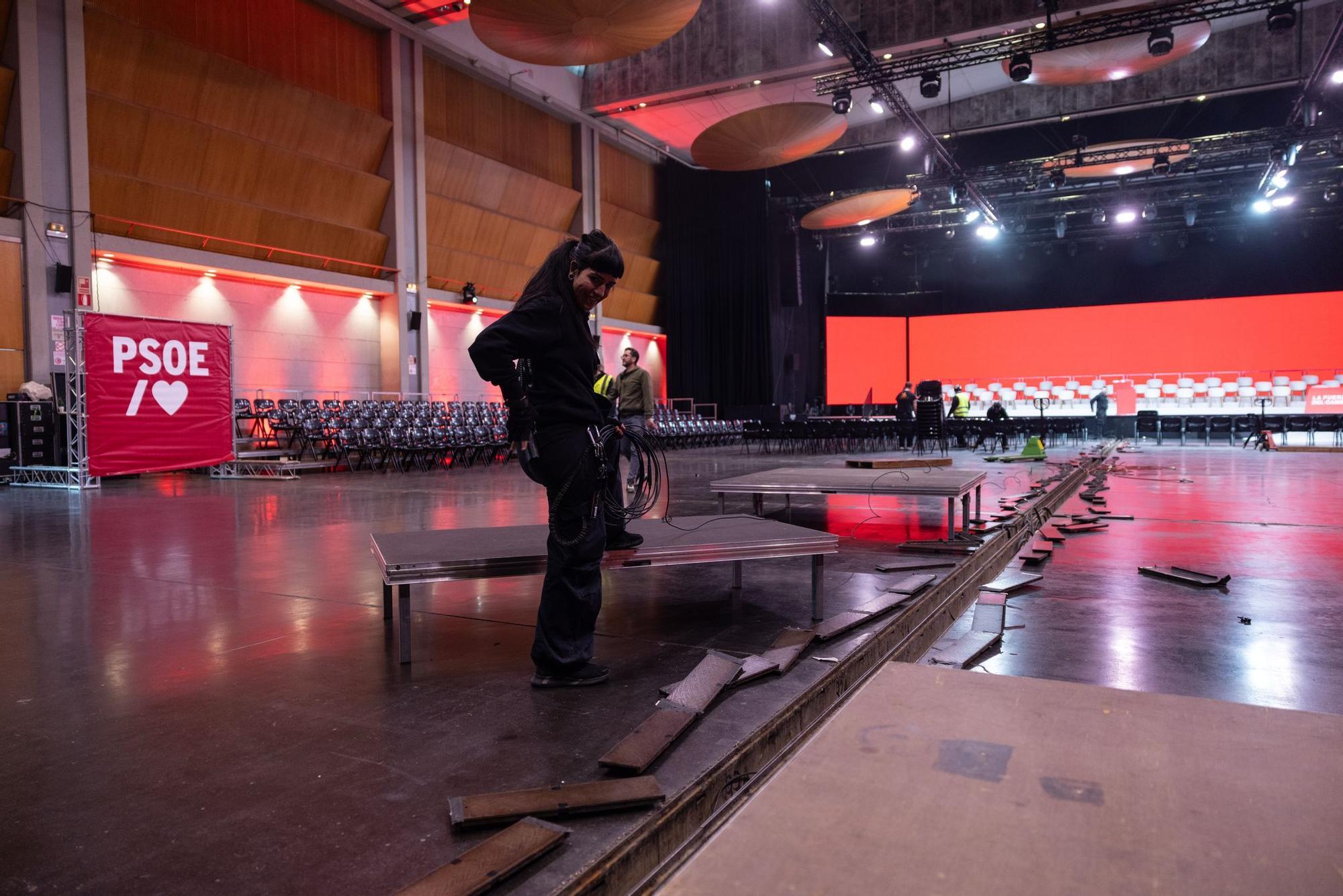 En imágenes | Zaragoza ya se prepara para el Congreso del PSOE Aragón