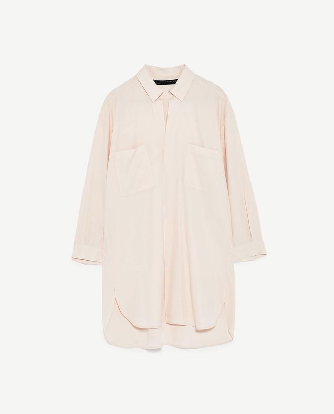 El 'uniforme' de oficina de Zara: Blusa con bolsillos (euros).29,95