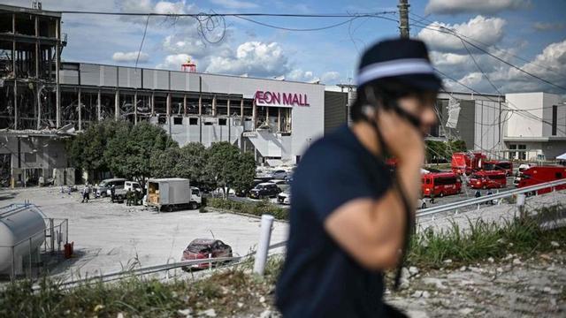 El centre comercial esfondrat pel terratrèmol al Japó, ahir.  | PHILIP FONG / AFP