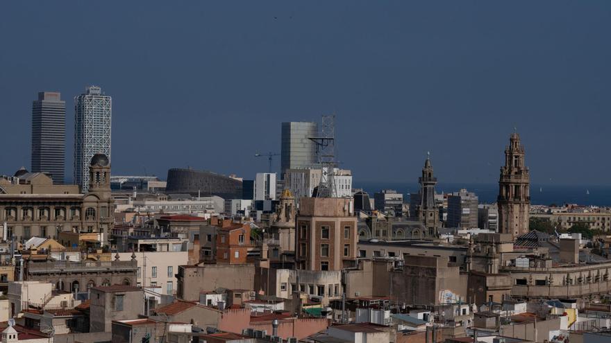 Barcelona sanciona con 420.000 euros al propietario de un edificio con 14 pisos turísticos ilegales