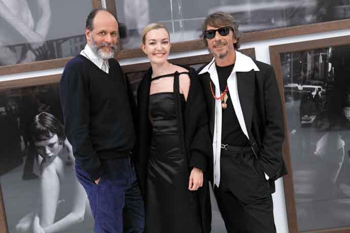 El director de cine Luca Guadagnino, Marta Ortega y el director creativo de Valentino, Pierpaolo Piccioli.