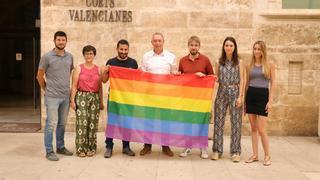 Compromís denuncia que el "sectarismo" de PP y Vox impide que la bandera LGTBI luzca en las Cortes