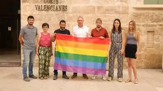 Compromís denuncia que el "sectarismo" de PP y Vox impide que la bandera LGTBI luzca en las Cortes