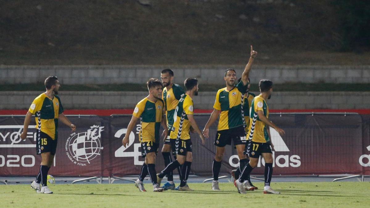 Los jugadores del Sabadell celebran el gol que mandó el partido a la prórroga.