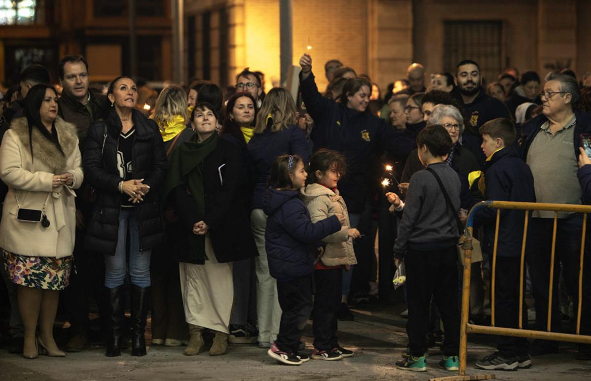 Así es el espectacular alumbrado de la Falla El Romano de Sagunt