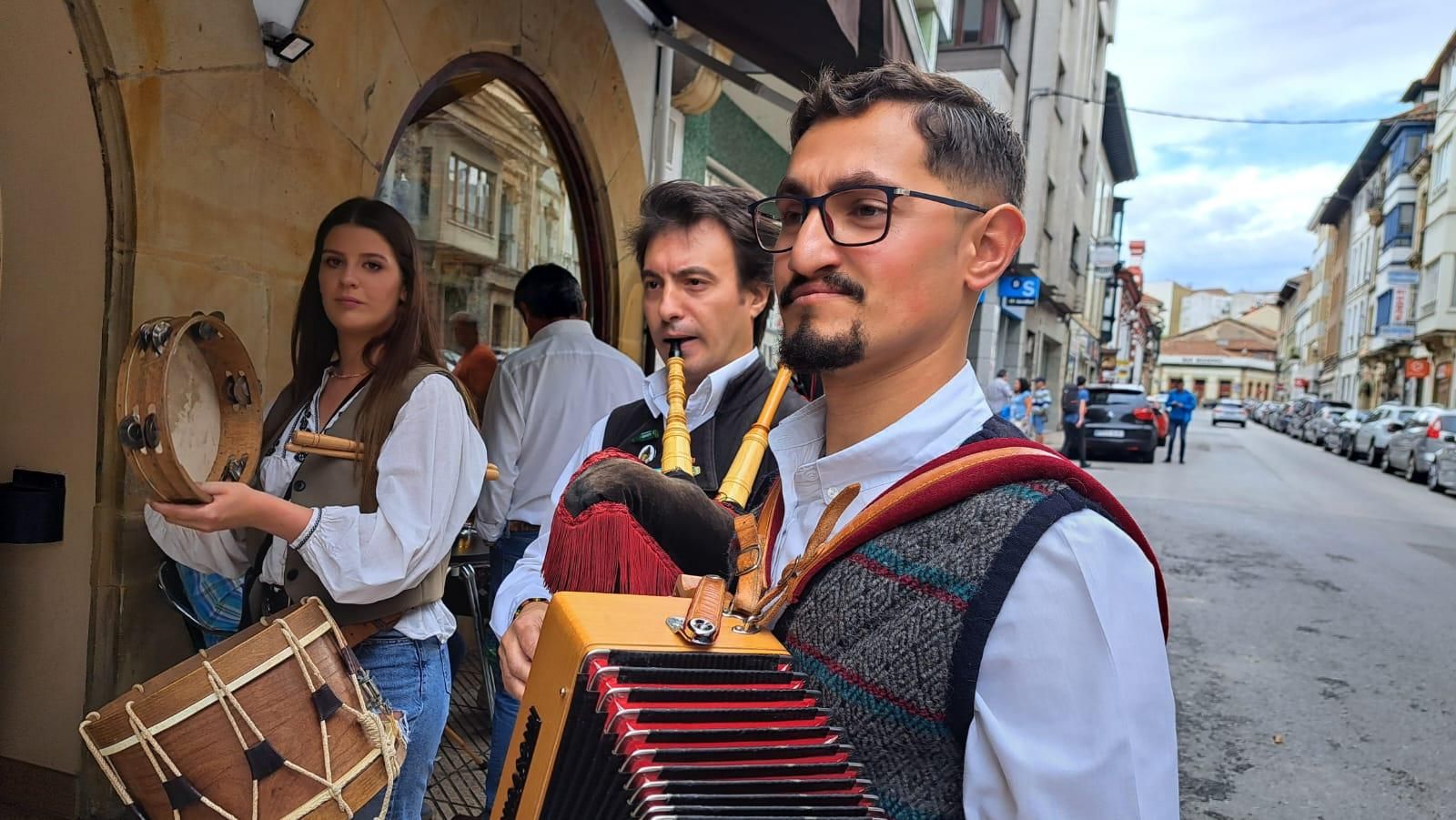 En imágenes: Villaviciosa, lleno por gaitas