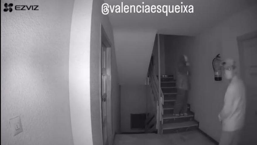 Los vecinos de Campanar, en alerta por una 'racha' de marcado de puertas de pisos para robar