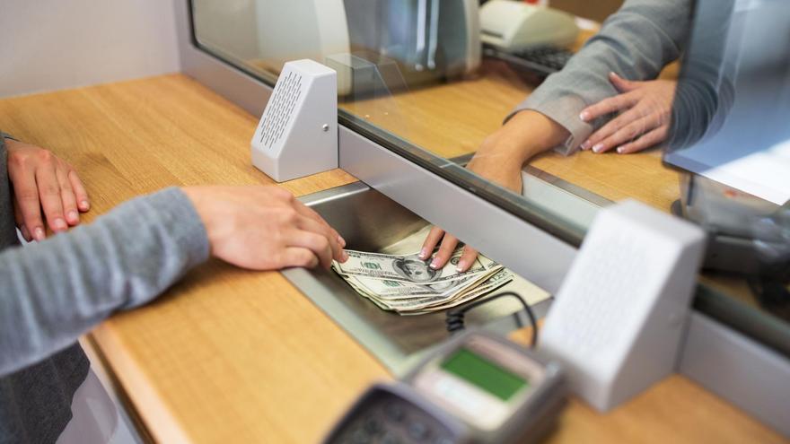 OCU: Aquests bancs ja no permeten operar amb llibreta d’estalvi