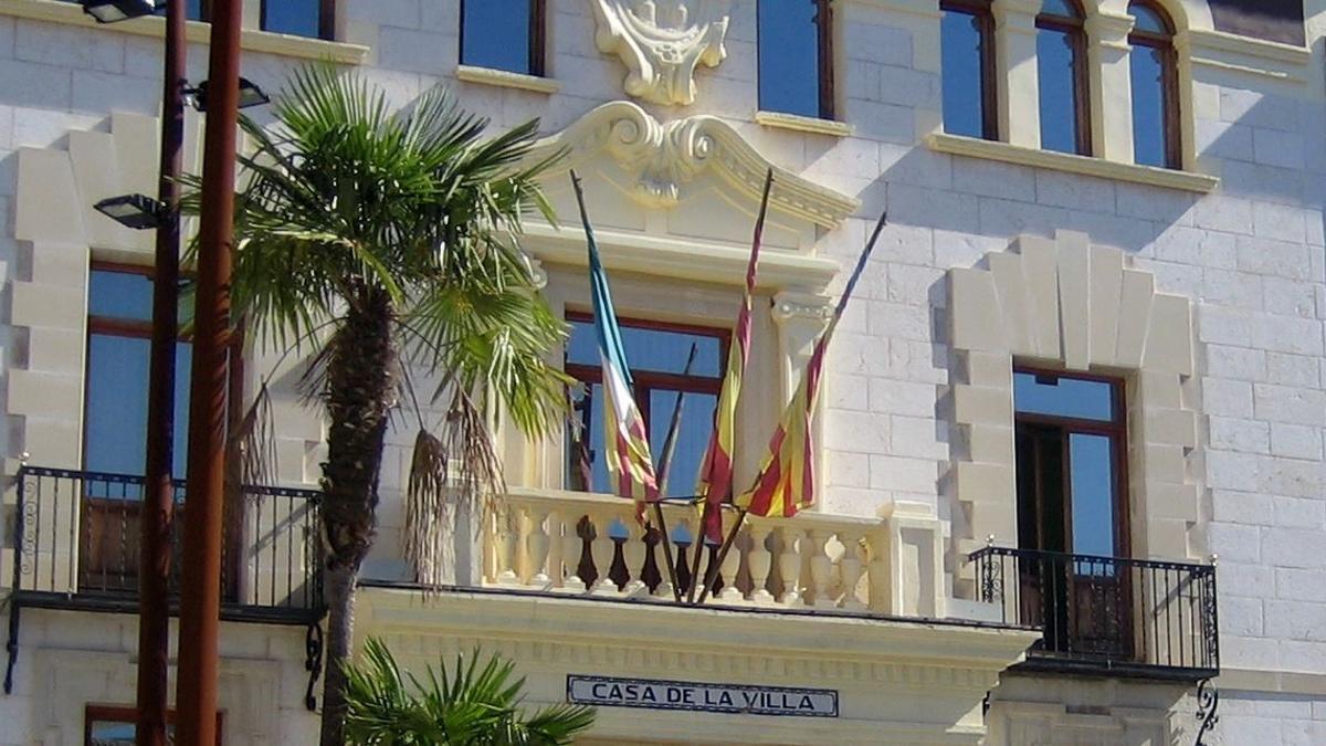 La fachada del Ayuntamiento de Pego