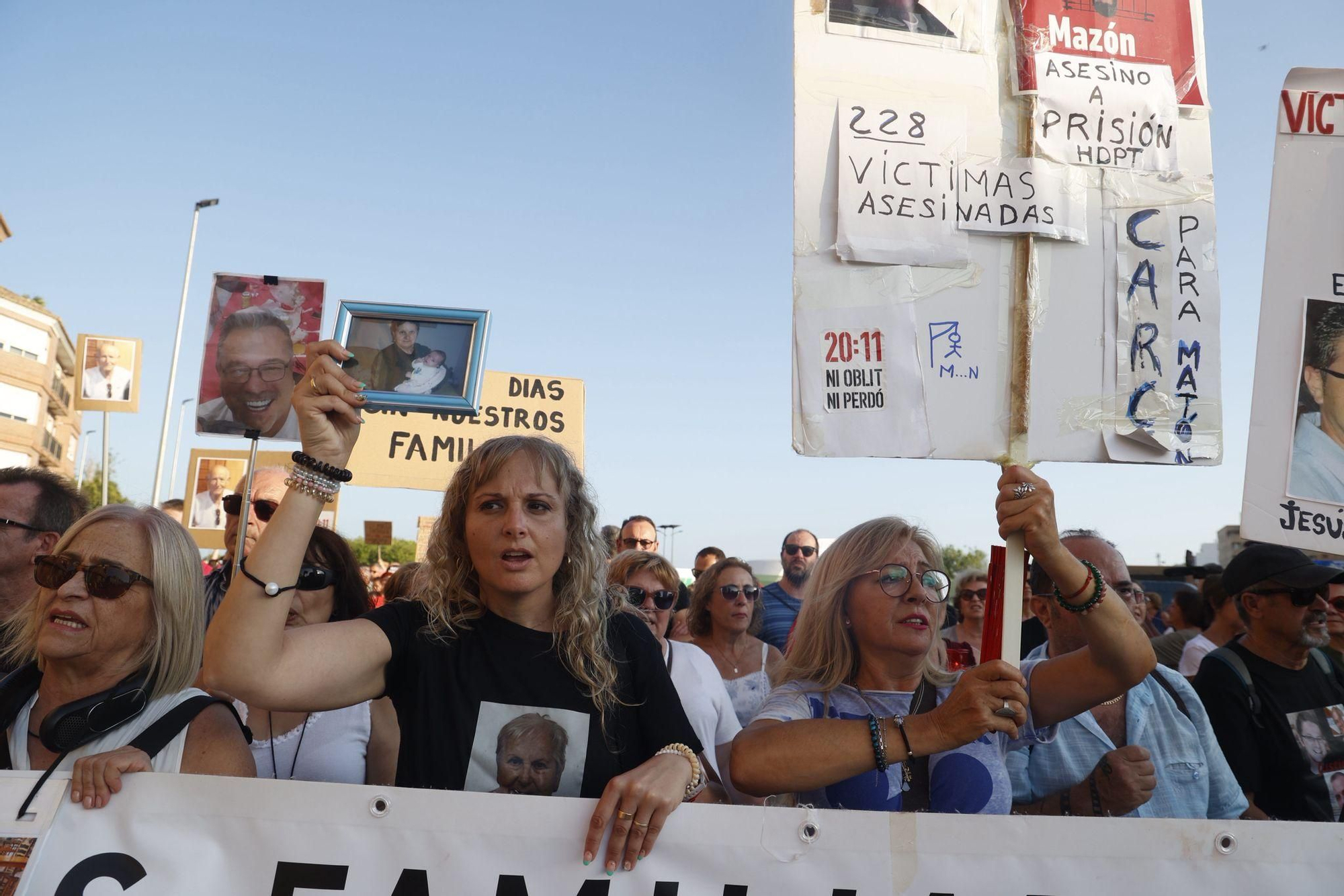 La novena manifestación contra Mazón por la gestión de la dana desde Catarroja, en imágenes