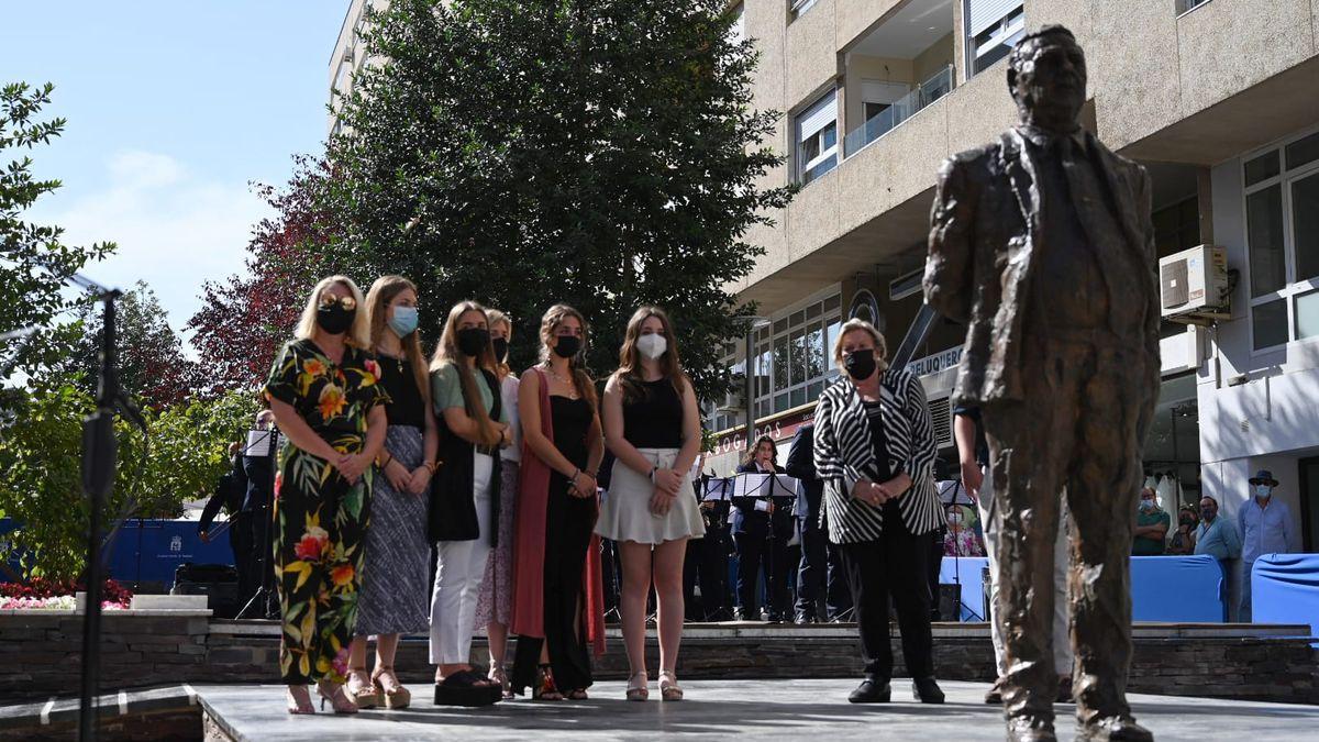 Inauguración de la estatua de homenaje a Miguel Celdrán en Badajoz la semana padada.