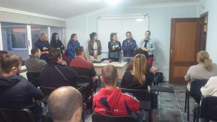 Acto de inauguración, ayer, del obradoiro de emprego en el Patronato Beiramar. // S.A.