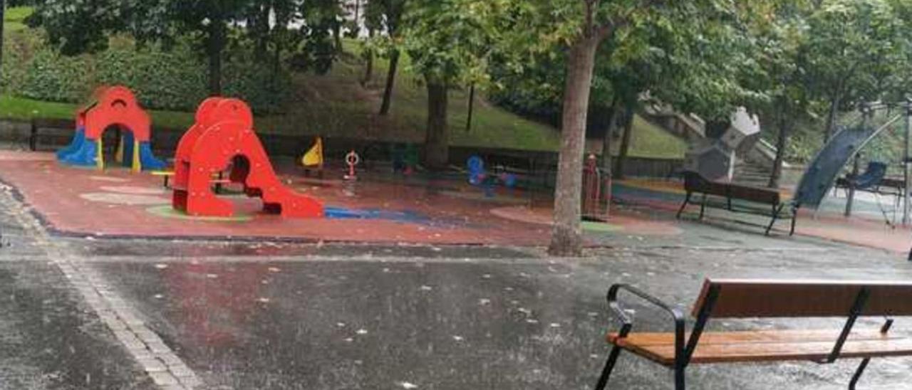 Parque de O Ventorrillo, que se pide renovar, con la foto que acompaña la propuesta.   | // LA OPINIÓN