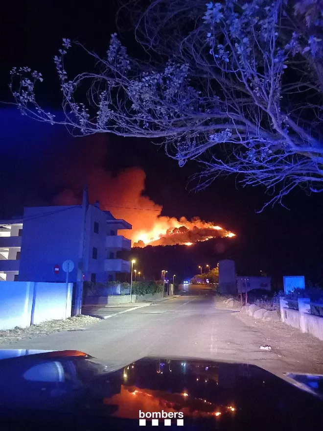 Les imatges de l'incendi de Montgó a l'Escala