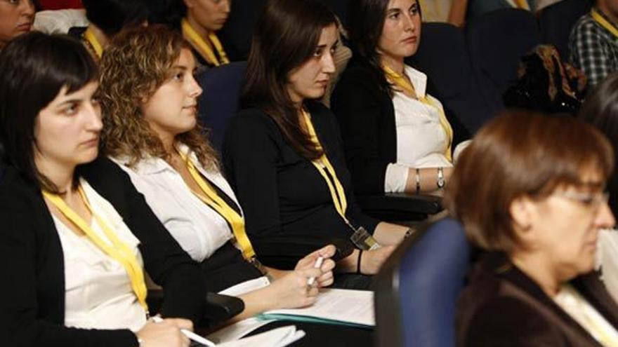 Asistentes al encuentro de lingüistas, ayer en Vigo.  // Joel Martínez