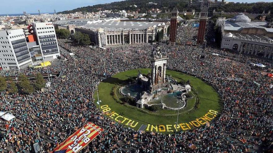 La plaza de España de Barcelona, ayer, antes del comienzo de la manifestación de la Diada. // Efe