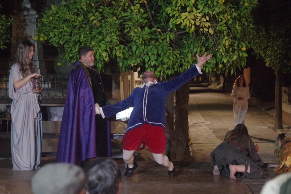 Representación teatral 'Estampas del Tenorio' en el Cementerio San Miguel