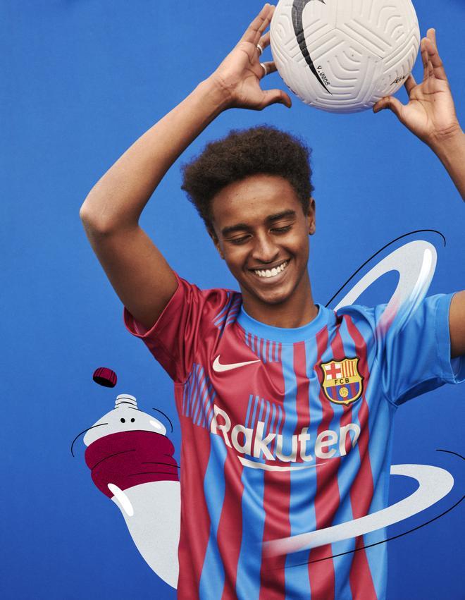 Mikias con la nueva equipación del Barça para la próxima temporada