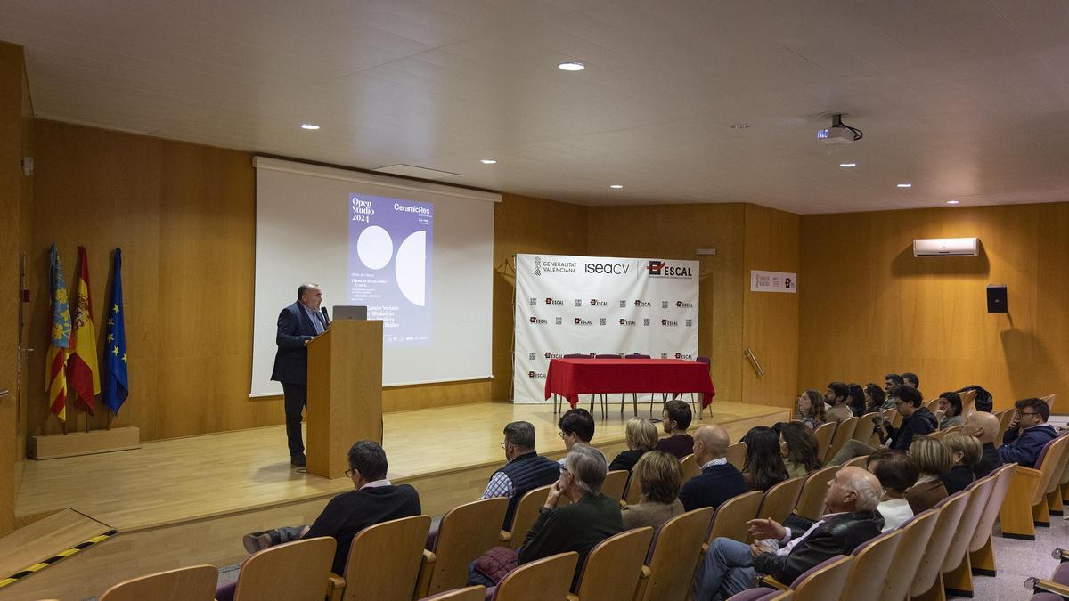 El diputado de Promoción Cerámica, Vicente Pallarés, en la presentación del programa CeramicRes.