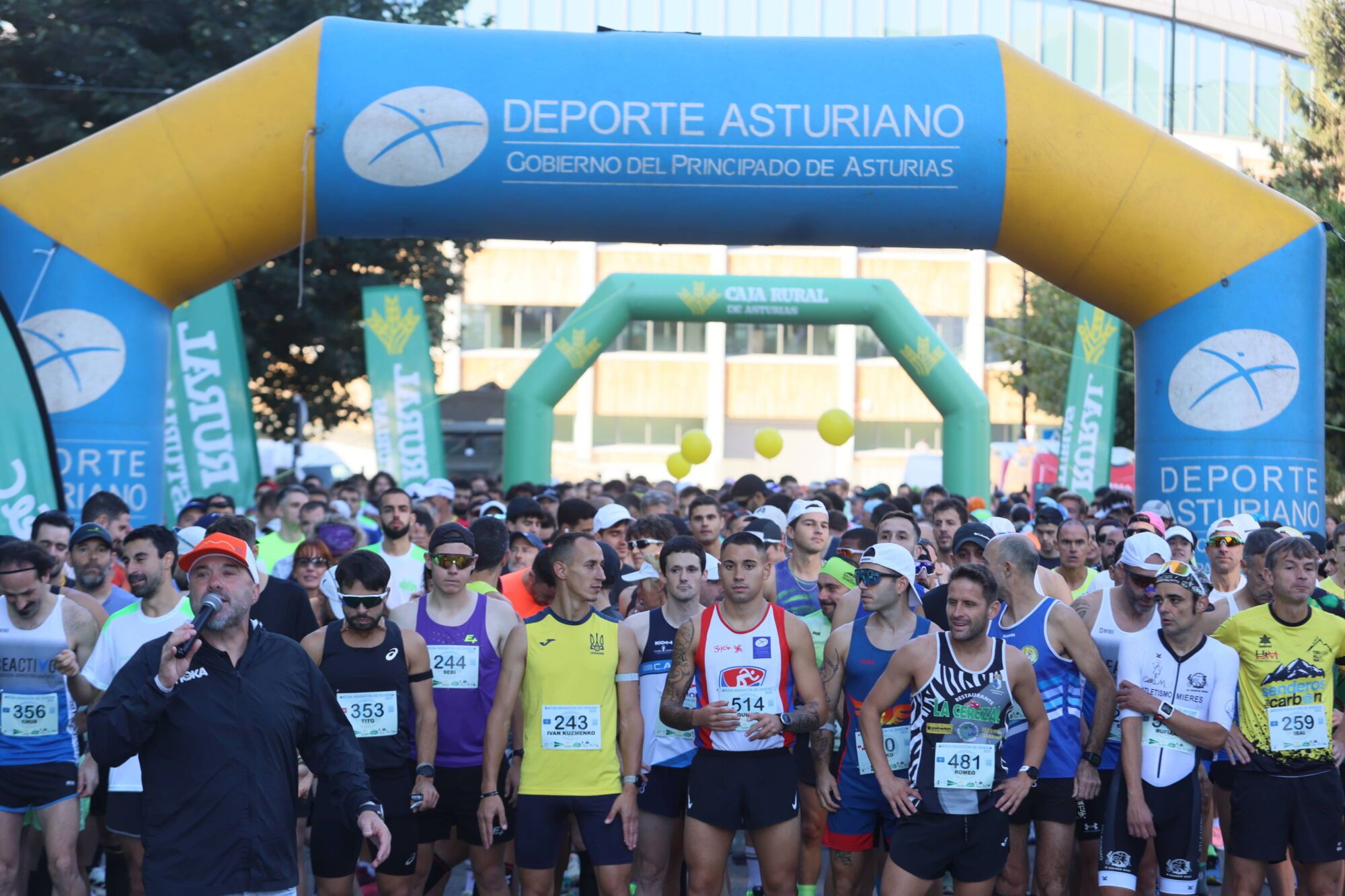 Marco García y Lola Pérez reinan en una media maratón “de récord” en Oviedo