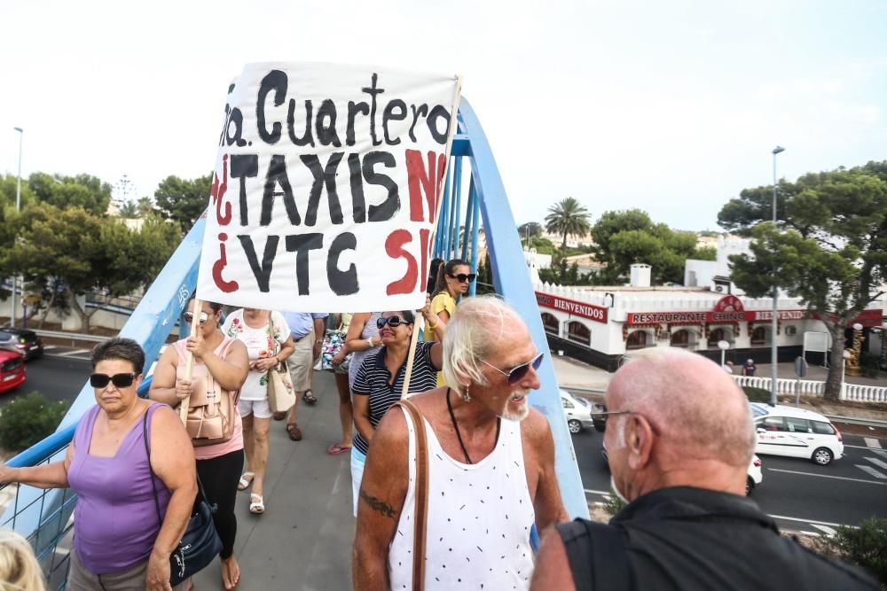 Manifestación en Orihuela Costa por su abandono