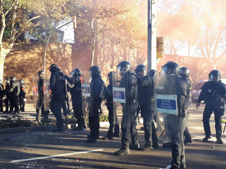 Talls i protestes a Bacelona per la reunió del 21D