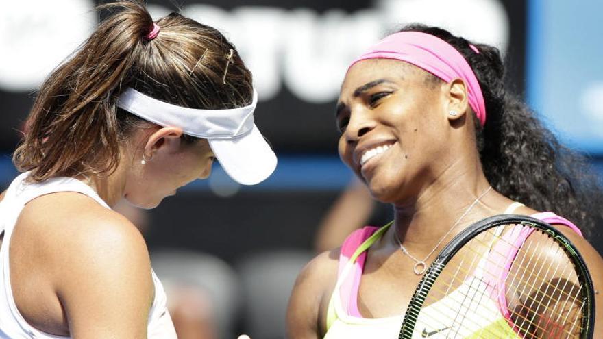 Garbiñe Muguruza (i) y Serena Williams