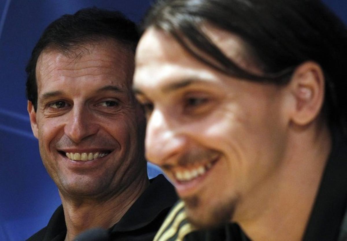 L’entrenador del Milan, Allegri (esquerra), i Ibrahimovic, durant la roda de premsa. L’entrenador del Milan, Allegri (esquerra), i Ibrahimovic, durant la roda de premsa.