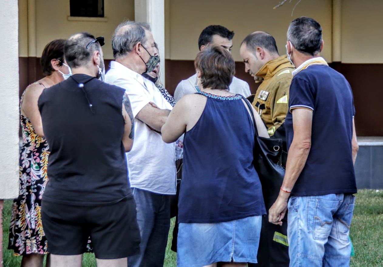 Un incendio en una vivienda de Alcoy alarma a vecinos y transeúntes