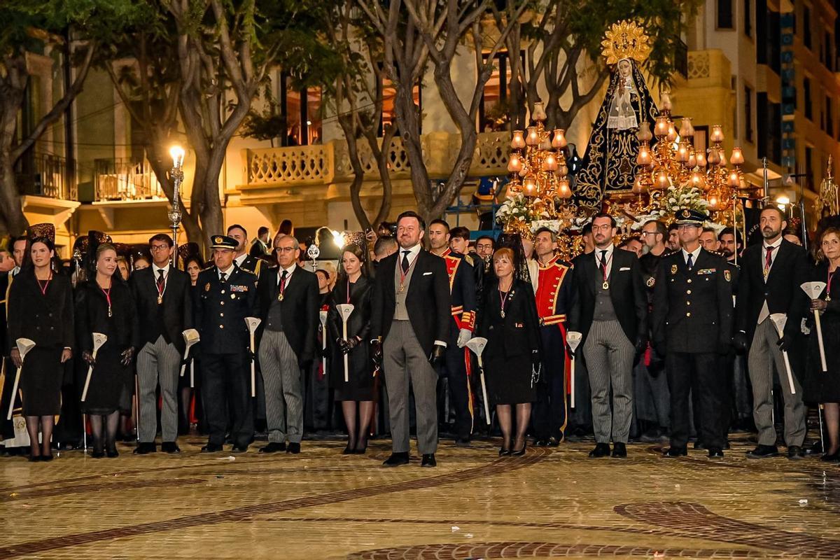 Viernes Santo en Elche: Así ha sido la "Trencà del Guió" Viernes Santo en Elche: Así ha sido la "Trencà del Guió"