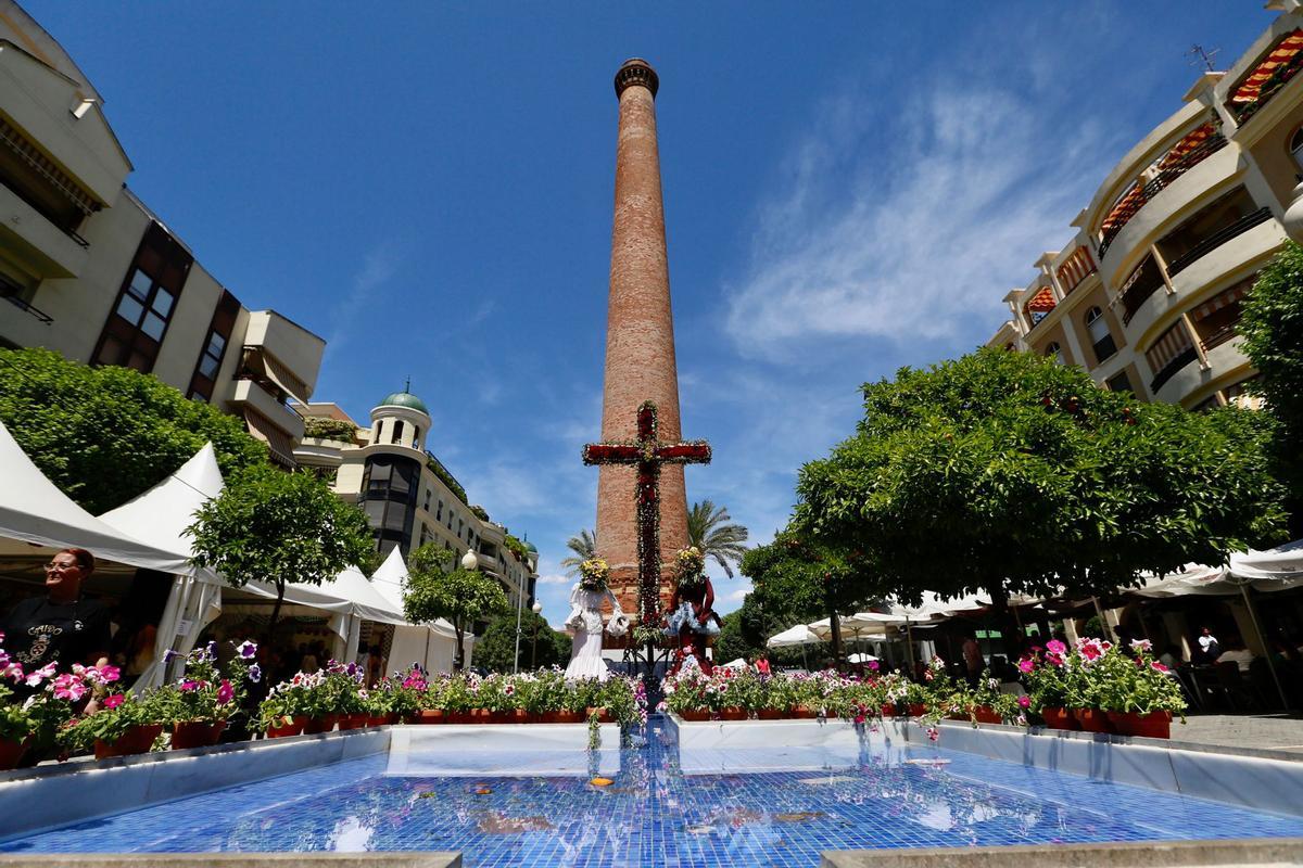 Cruz de mayo en el Chimeneón, este lunes por la mañana.