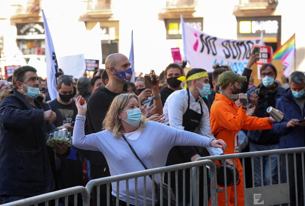 El sector de la restauració i l''oci nocturn protesta per el tancament