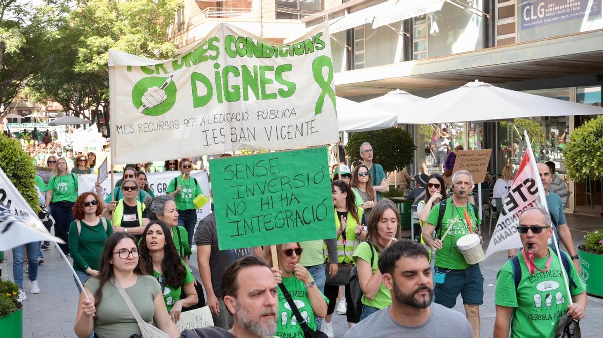 Huelga de educación: la marea verde llena las calles de San Vicente del Raspeig Huelga de educación: la marea verde llena las calles de San Vicente del Raspeig