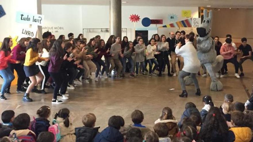 El coro del IES A Xunqueira I reivindica la música en las calles y las aulas