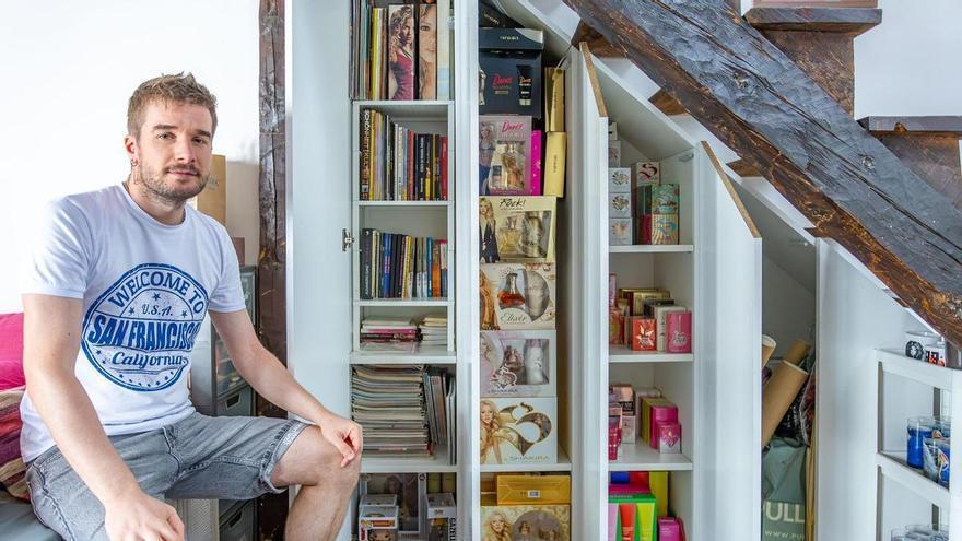 El chico detrás de la mayor colección de Shakira en España: "Lo más difícil de encontrar son las cintas censuradas de Oriente Medio"
