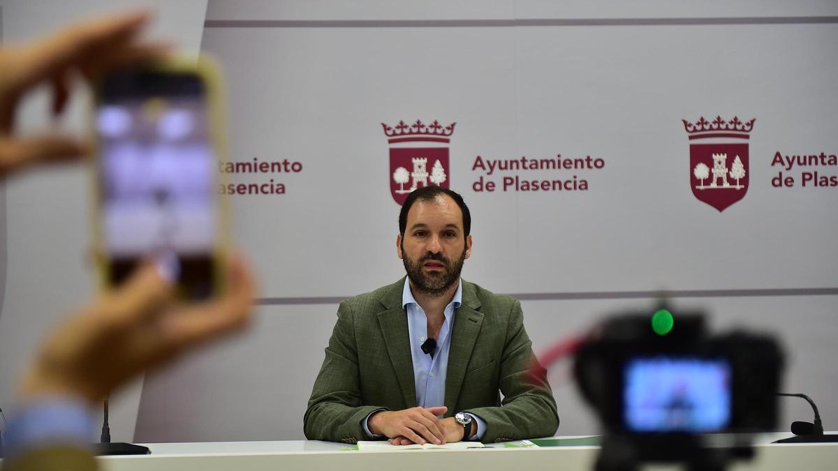 Vox carga contra la nueva planta fotovoltaica en Plasencia: "Dejará una cantidad irrisoria".