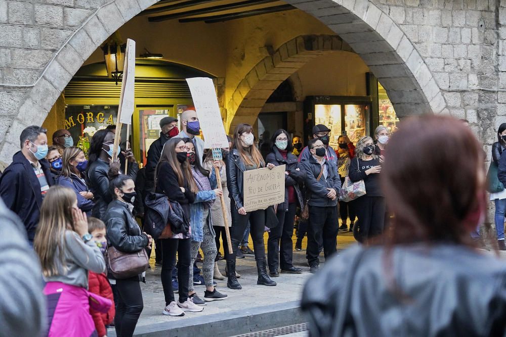 Restauradors i autònoms gironins protesten a la plaça del Vi